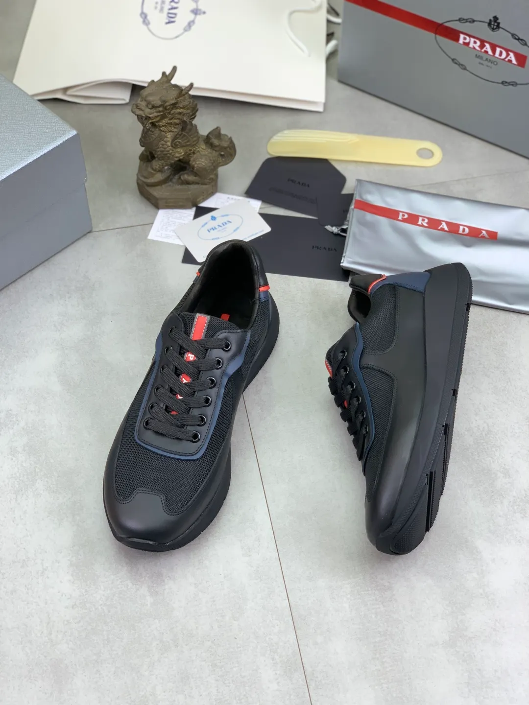 Men's men's shoes💰P580💰【New model】Top quality, new popular models on the official website, which will never go out of style for a century,🆘 The trendy brand (Prada) mainly promotes popular models, avant-garde and versatile fashionable men's shoes, private version molding, cowhide surface splicing 1:1 oil edge processing... fashionable and simple, original imported cowhide interior cowhide feet; the atmosphere and personality are more fashionable, eye-catching and pursuing class. It will subvert old ideas and be a must-have for fashionistas who want to spend time with you! Must keep it! High-end comfort, high-end quality workmanship. Size: 38-44 Various colors available. full package